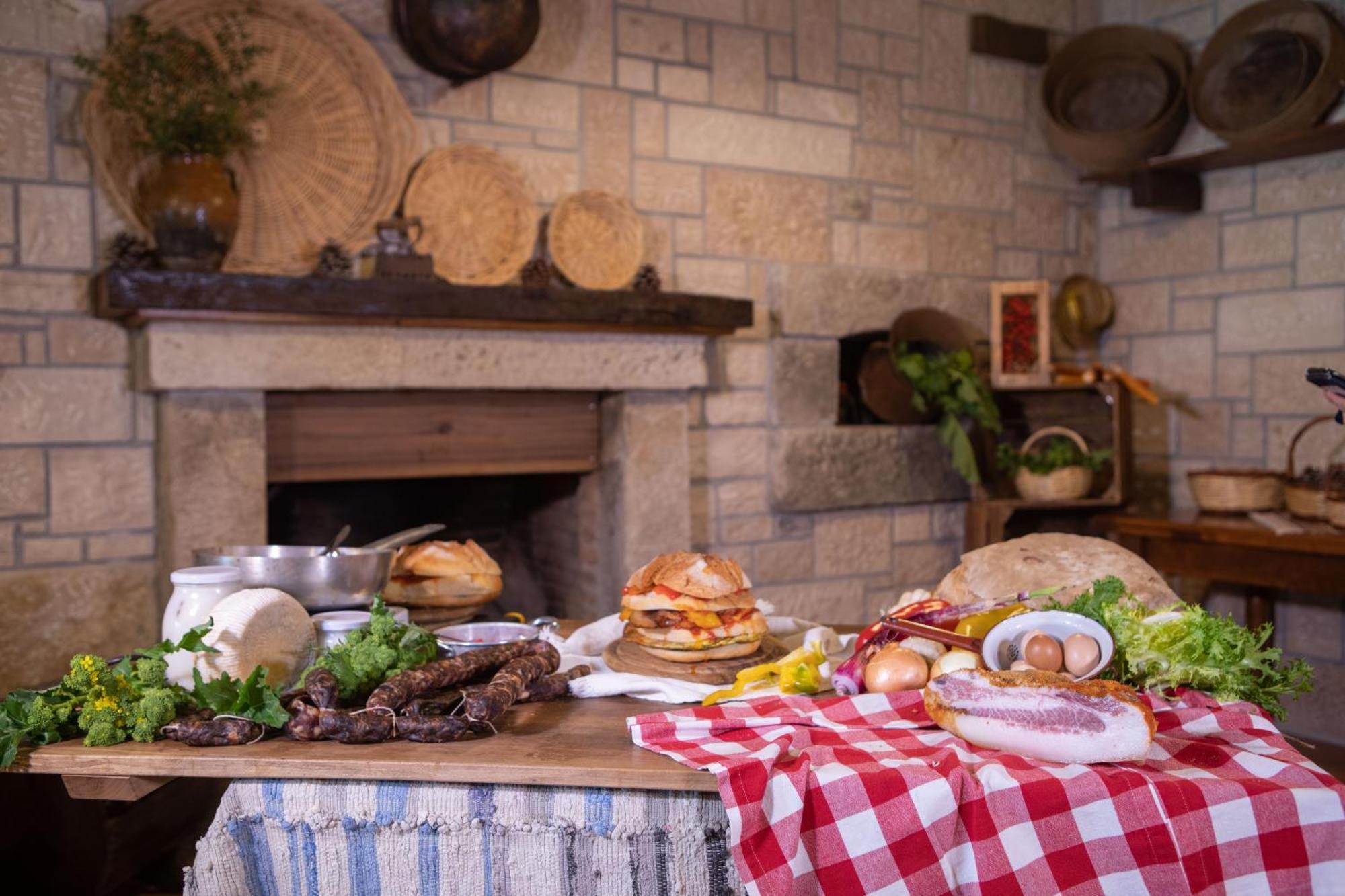 Agriturismo Terra E Sapori Campodipietra ภายนอก รูปภาพ