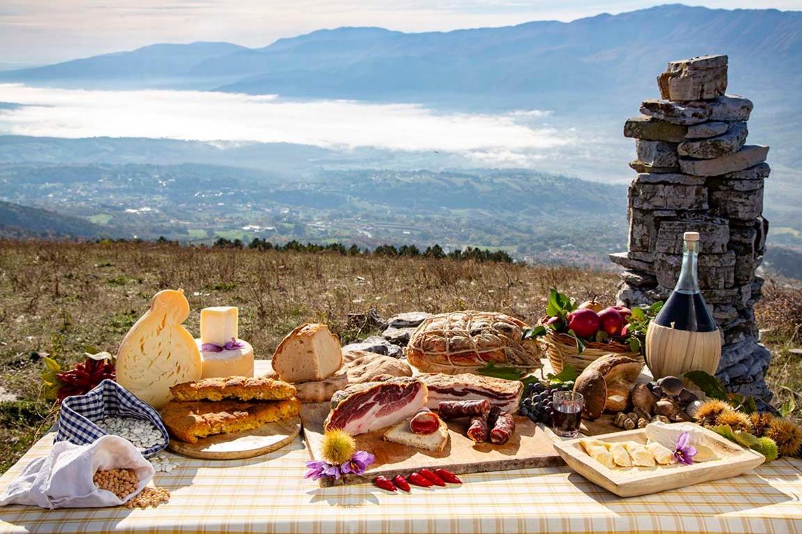 Agriturismo Terra E Sapori Campodipietra ภายนอก รูปภาพ